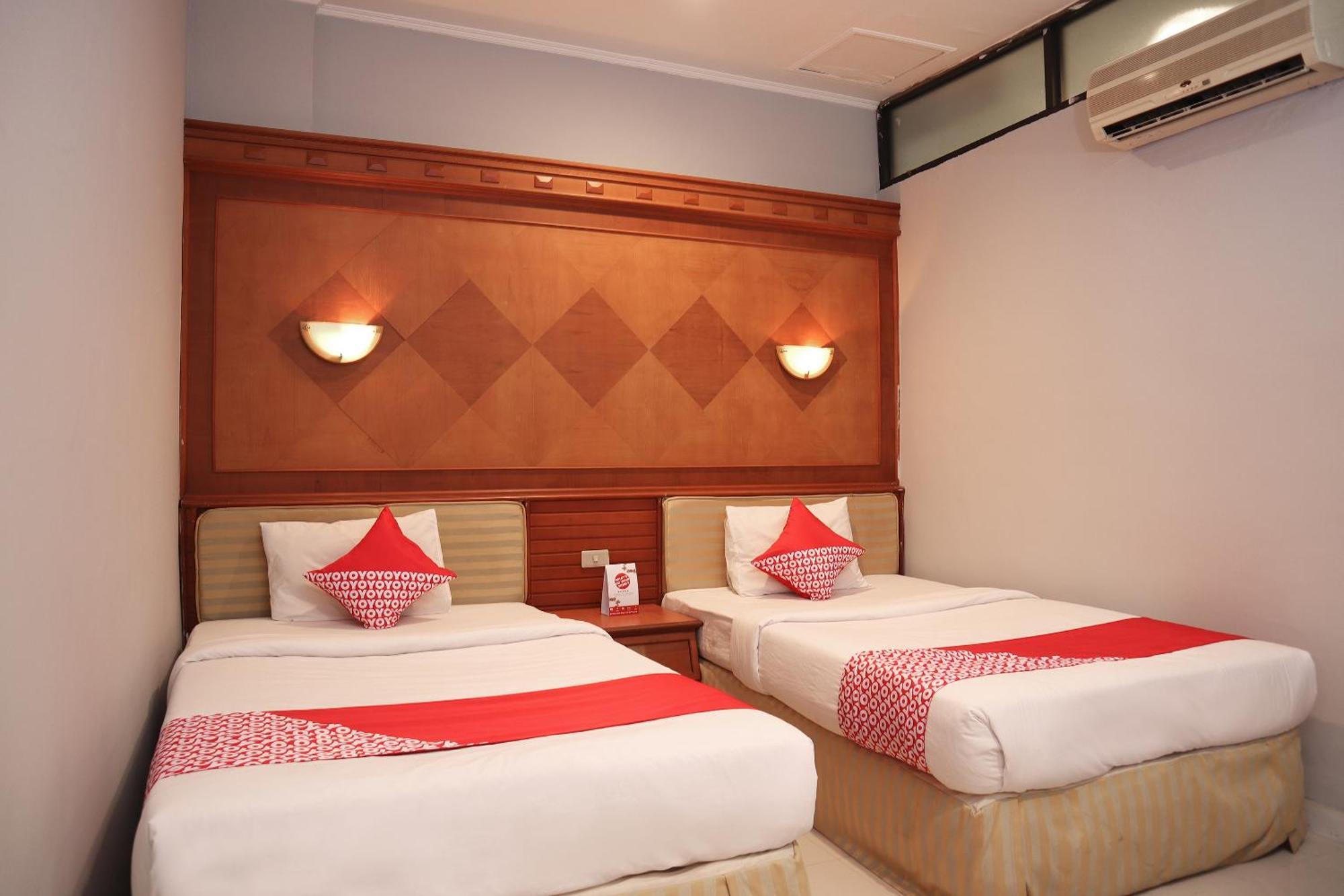 Oyo 742 Mona Plaza Hotel Pekanbaru Exterior photo