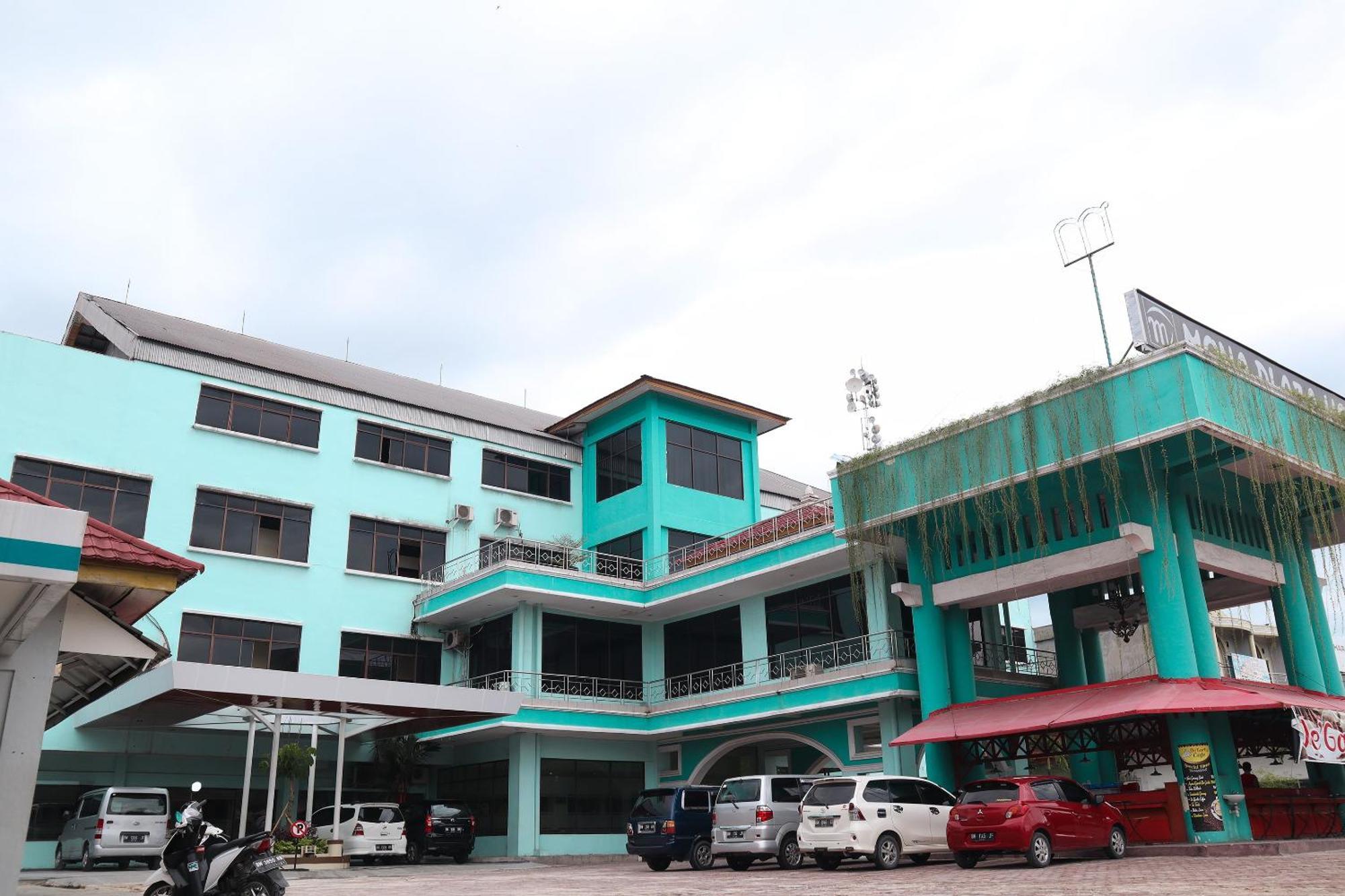 Oyo 742 Mona Plaza Hotel Pekanbaru Exterior photo