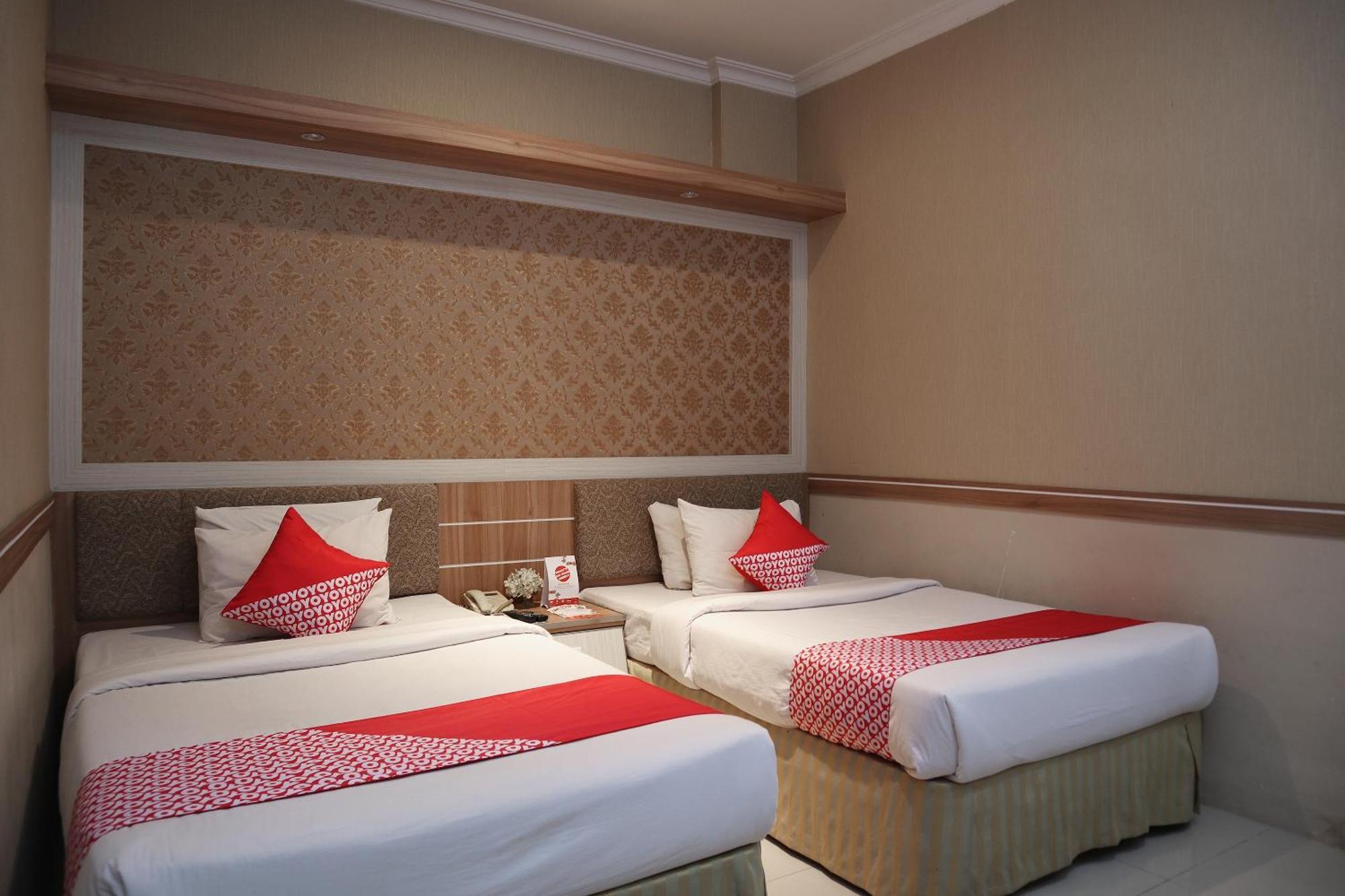 Oyo 742 Mona Plaza Hotel Pekanbaru Exterior photo